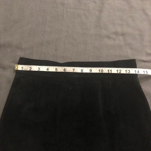 Danier Suede Leather Pencil Skirt, BLACK, Size M/10, back vent, Gun Metal Snaps - Picture 5 of 7